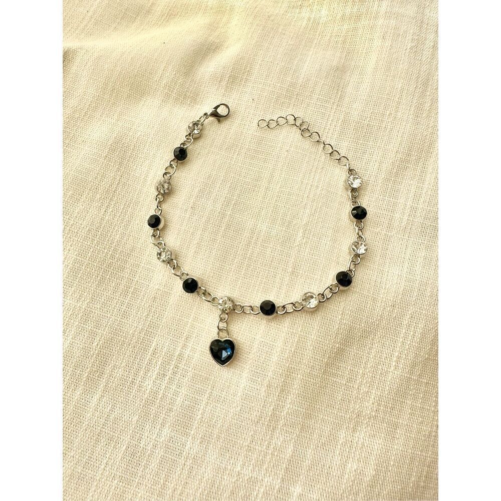 Sapphire blue rhinestone heart charm bracelet ￼